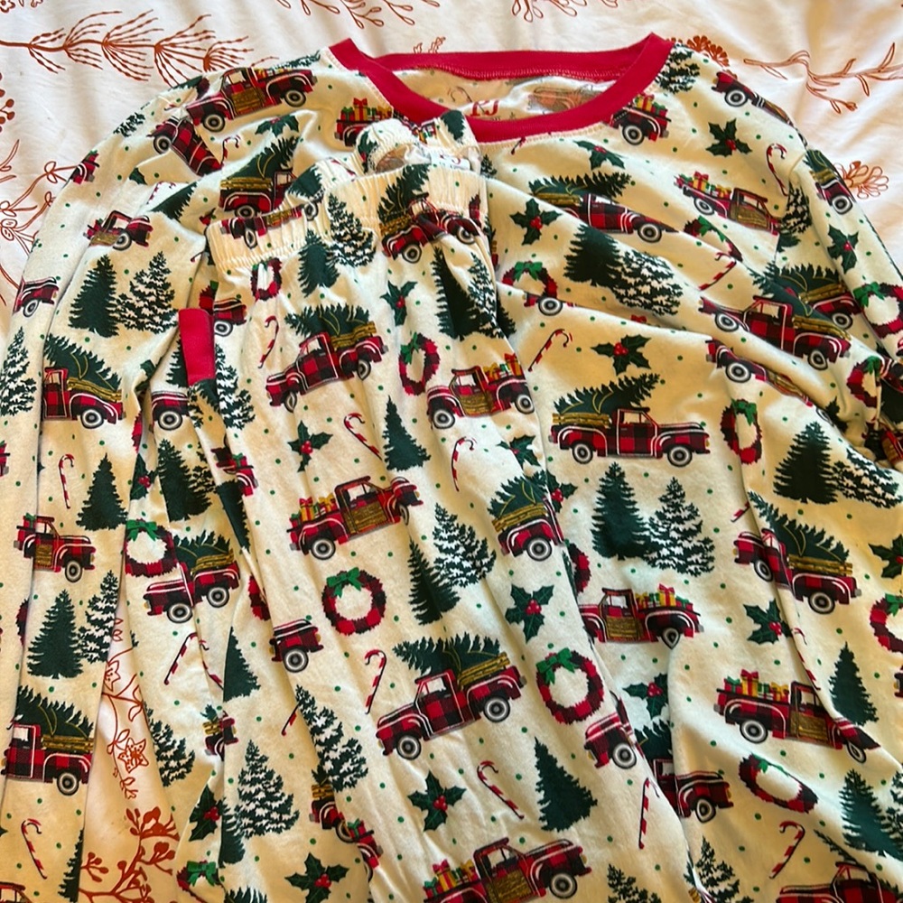Unworn women’s Christmas pajamas